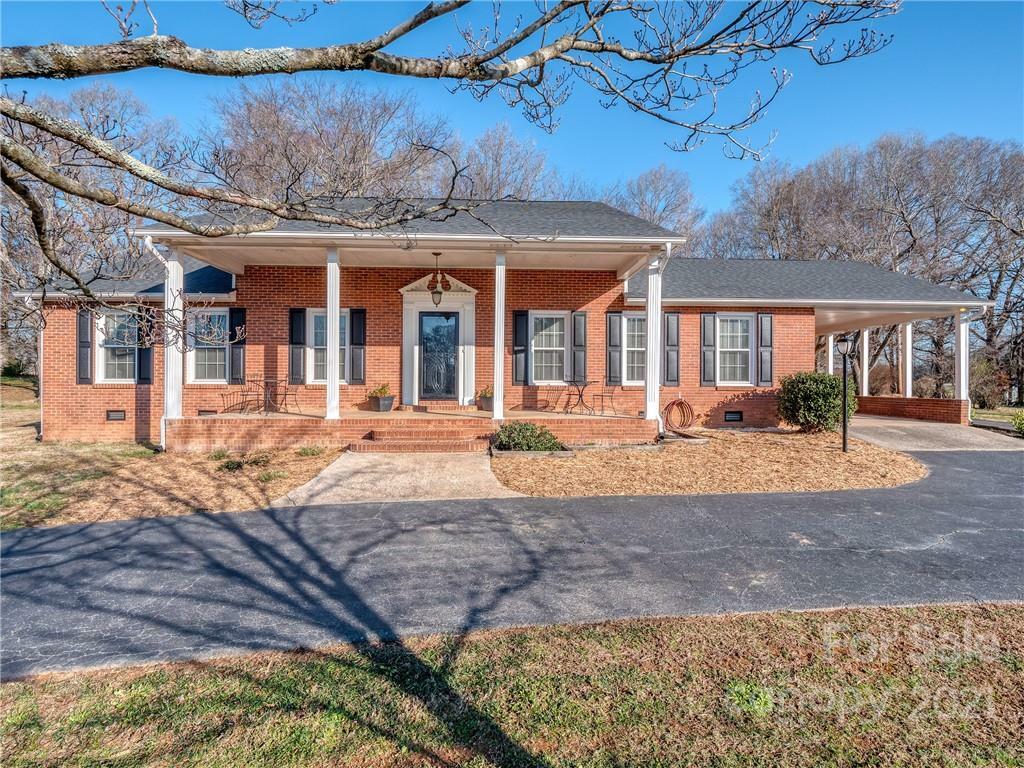 Property Photo: 206 Pepperidge Lane NC 28110