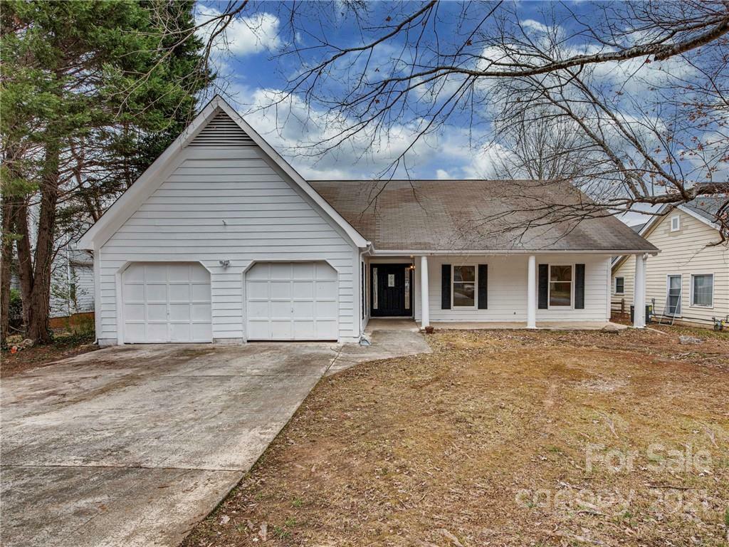 Property Photo:  7919 Glencannon Drive  NC 28227 