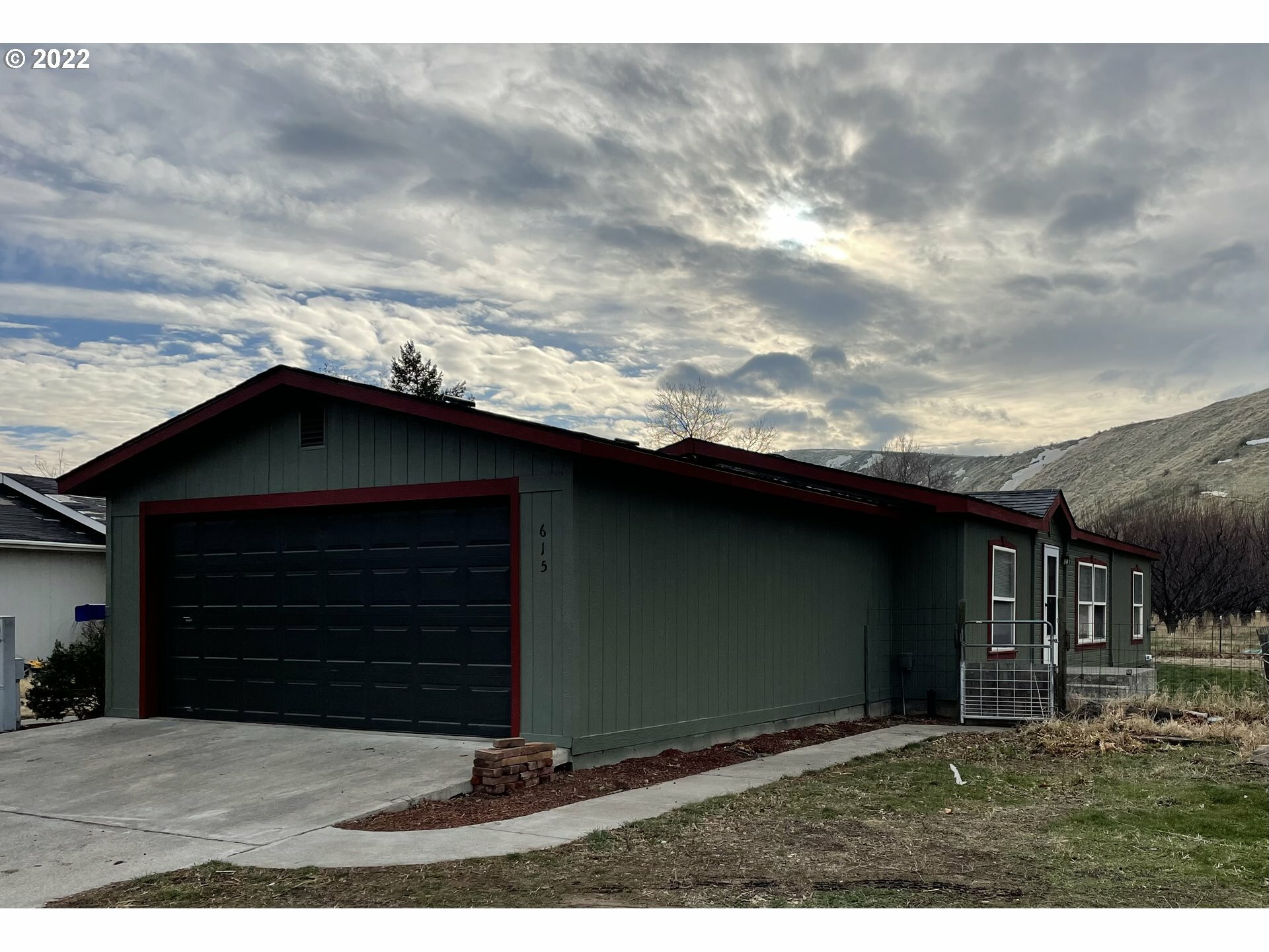 Property Photo: 615 NW 4th Ave OR 97862