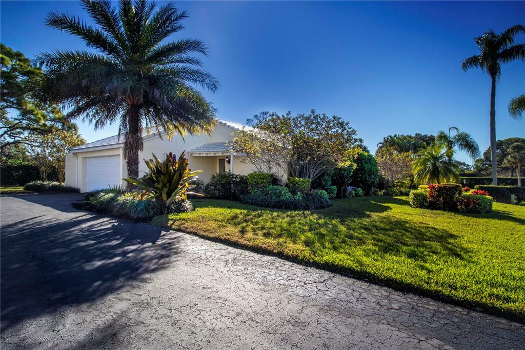 Property Photo:  7229 Las Casas Drive  FL 34243 