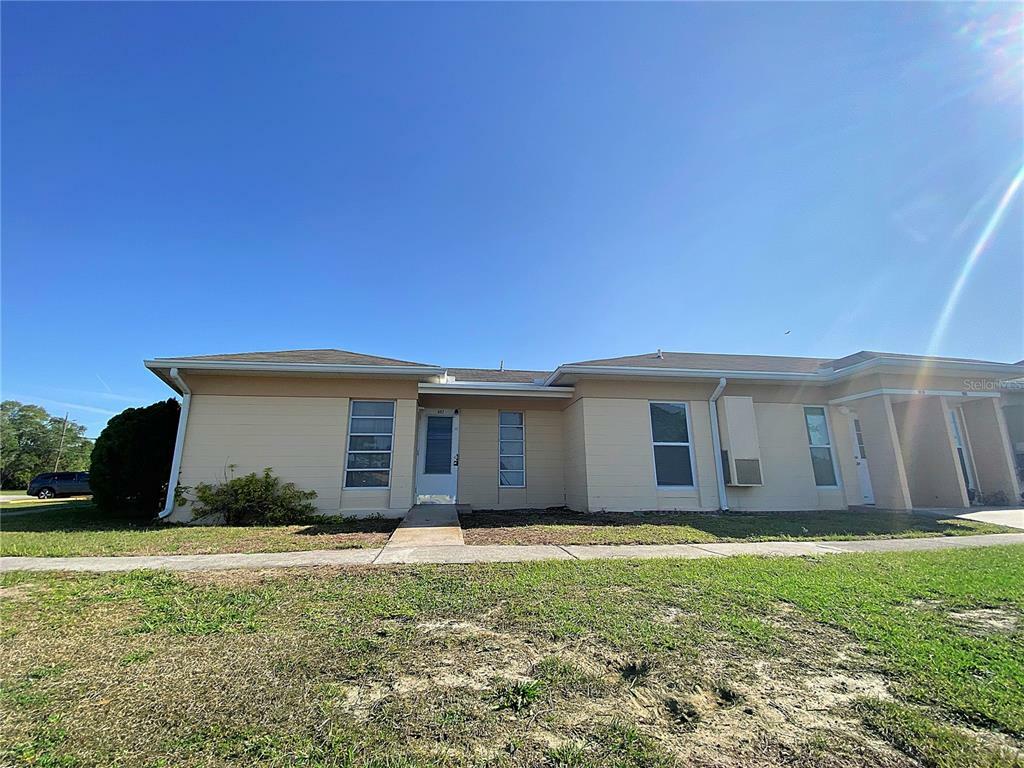 Property Photo:  927 Club Circle  FL 33854 