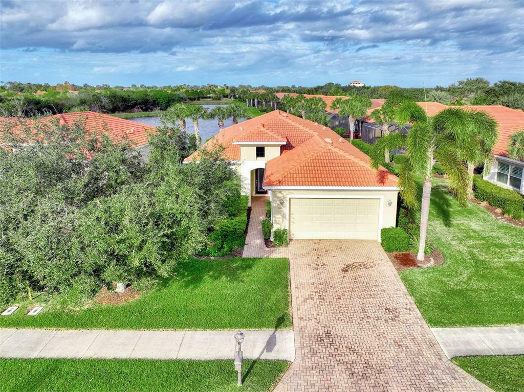 Property Photo: 310 Savona Way FL 34275