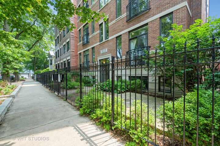 929 W Montana Street 1W  Chicago IL 60614 photo