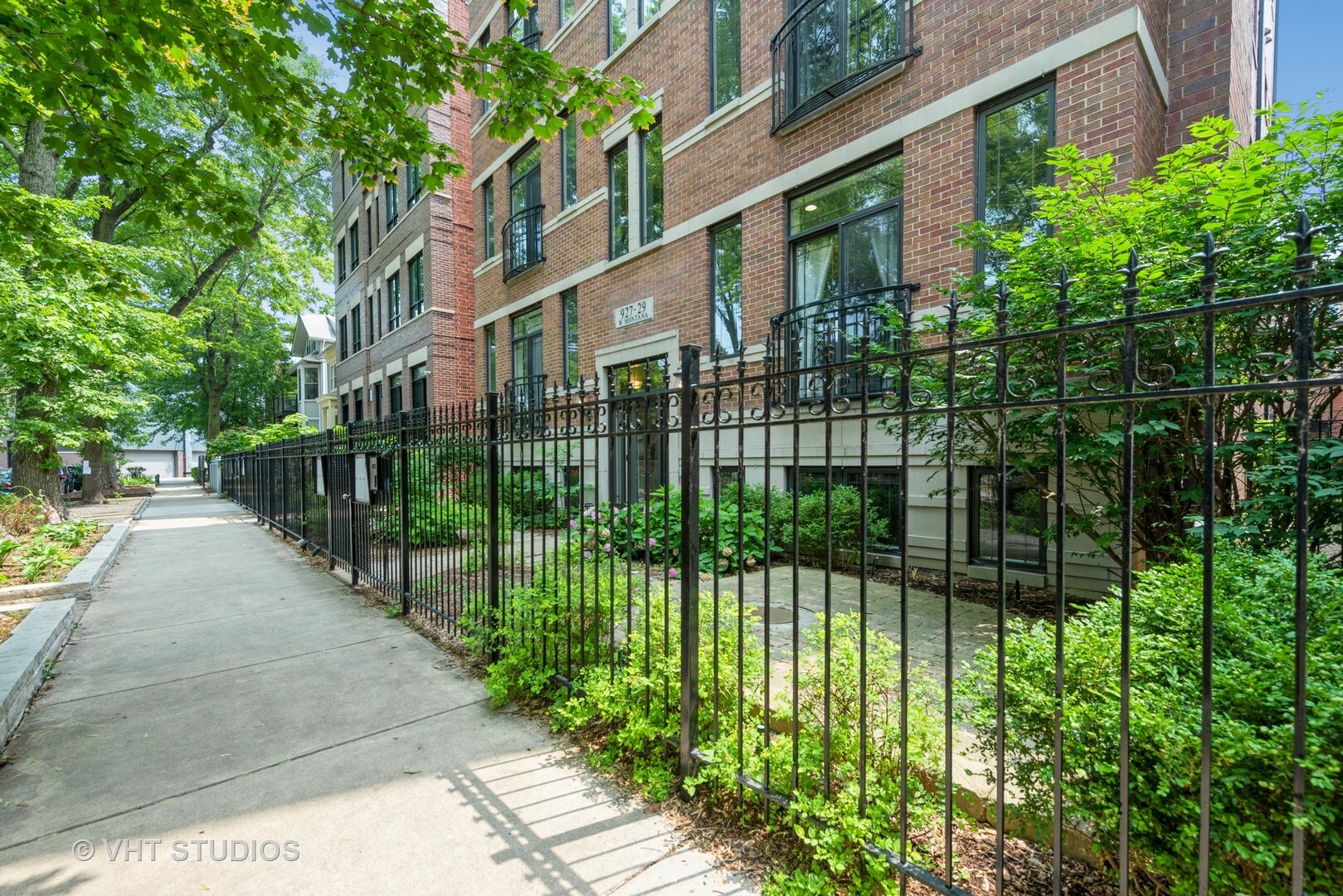 Property Photo:  929 W Montana Street 1W  IL 60614 