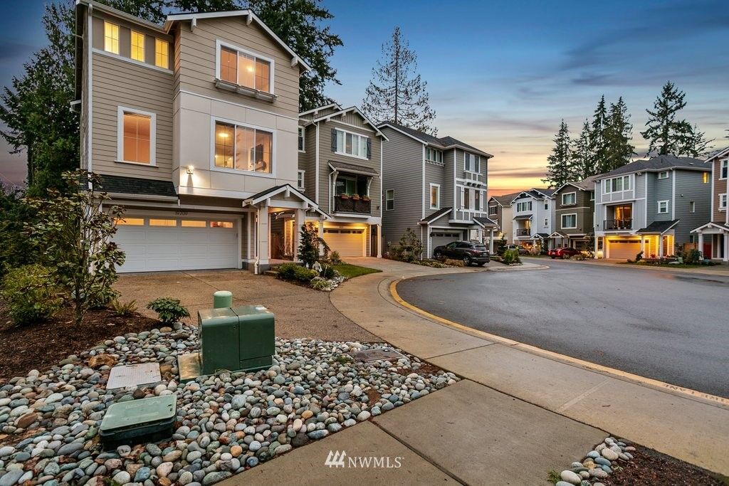 Property Photo:  19709 Meridian Place W  WA 98012 