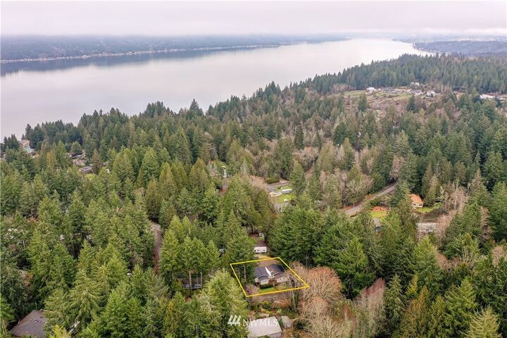 Property Photo:  41 43 E Falls Place  WA 98528 