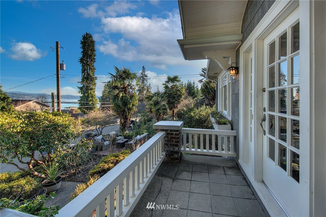 Property Photo:  707 Lake Washington Boulevard S  WA 98144 