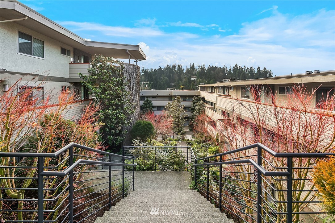 Property Photo:  9951 Lake Washington Boulevard NE 38  WA 98004 