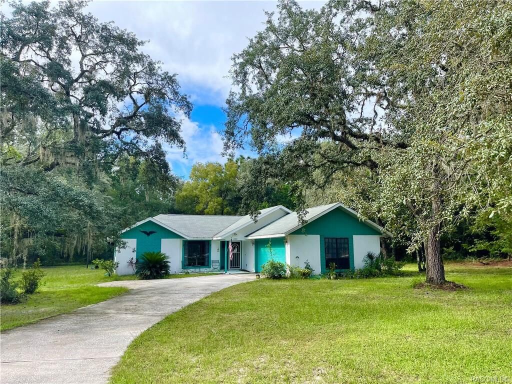 Property Photo: 1750 W Mesa Verde Drive FL 34465