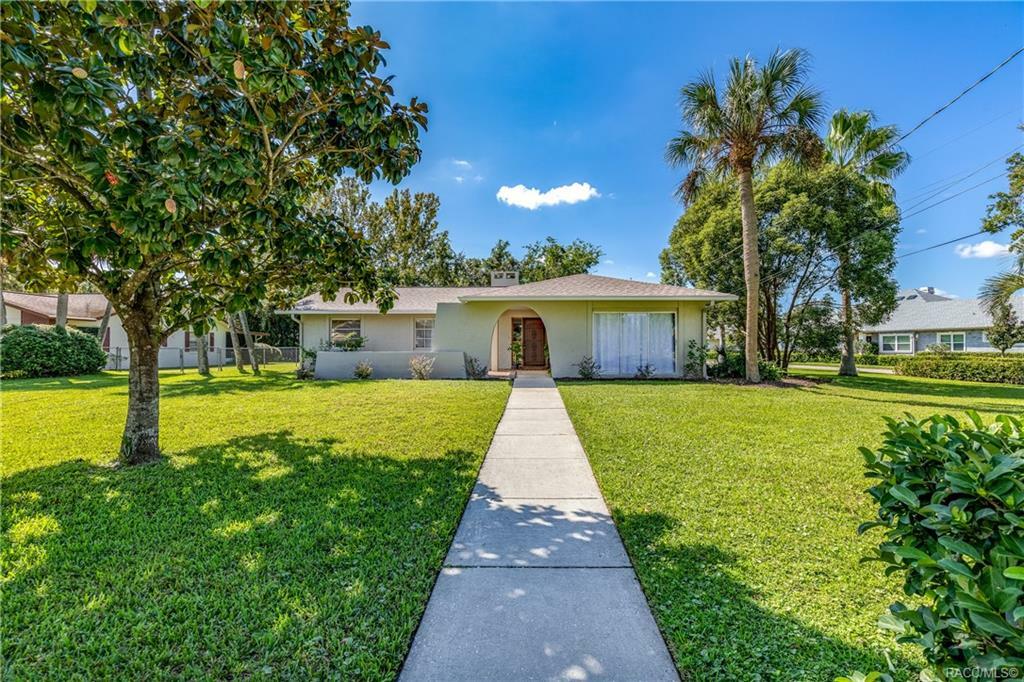 Property Photo:  504 SE Paradise Point  FL 34429 