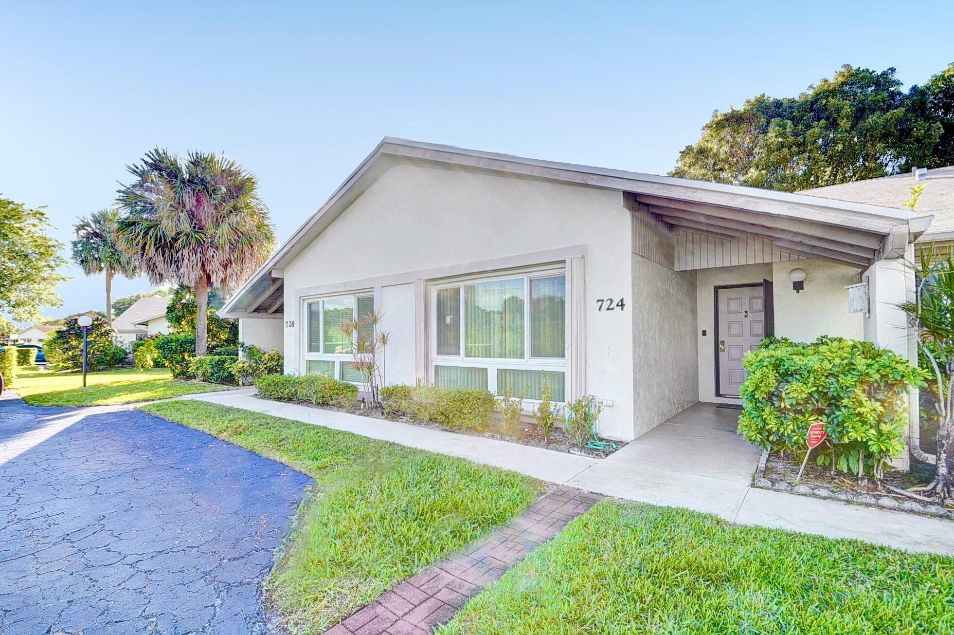 Property Photo:  724 Lago Road  FL 33445 