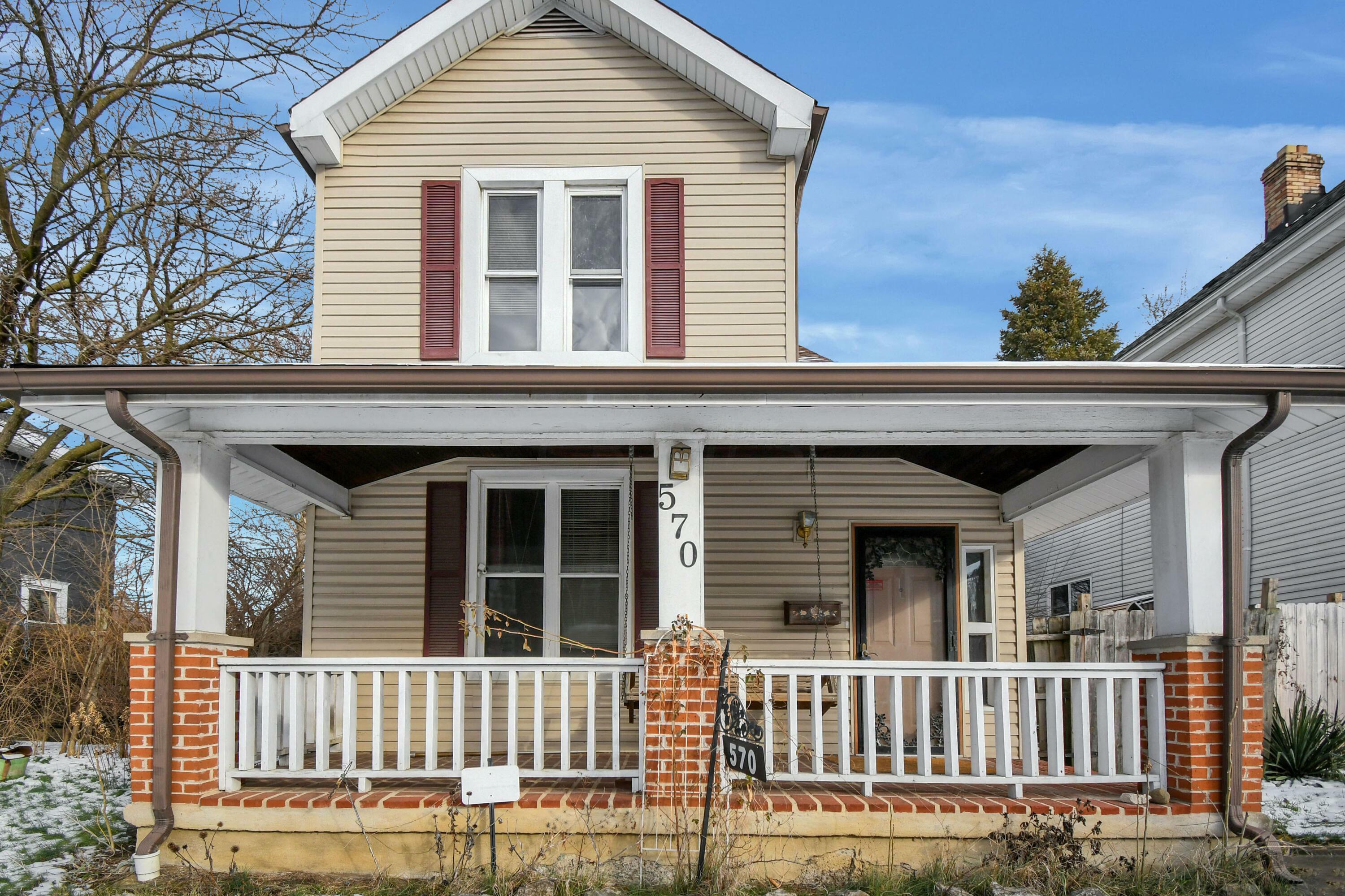 Property Photo: 570 E Southwood Avenue OH 43207