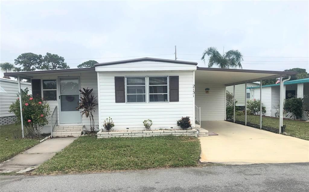 Property Photo: 2131 Piazza Drive FL 34238