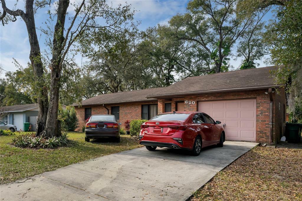 Property Photo:  620 S Blue Lake Avenue  FL 32724 