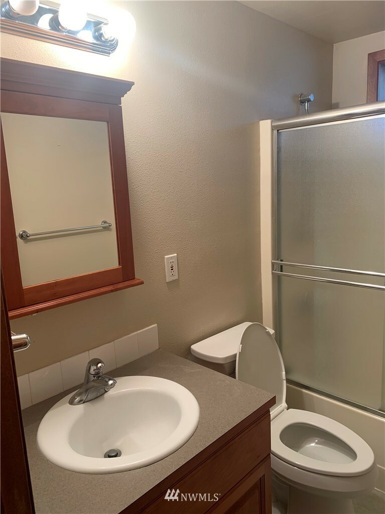 Property Photo: 24527 16th Avenue S WA 98198