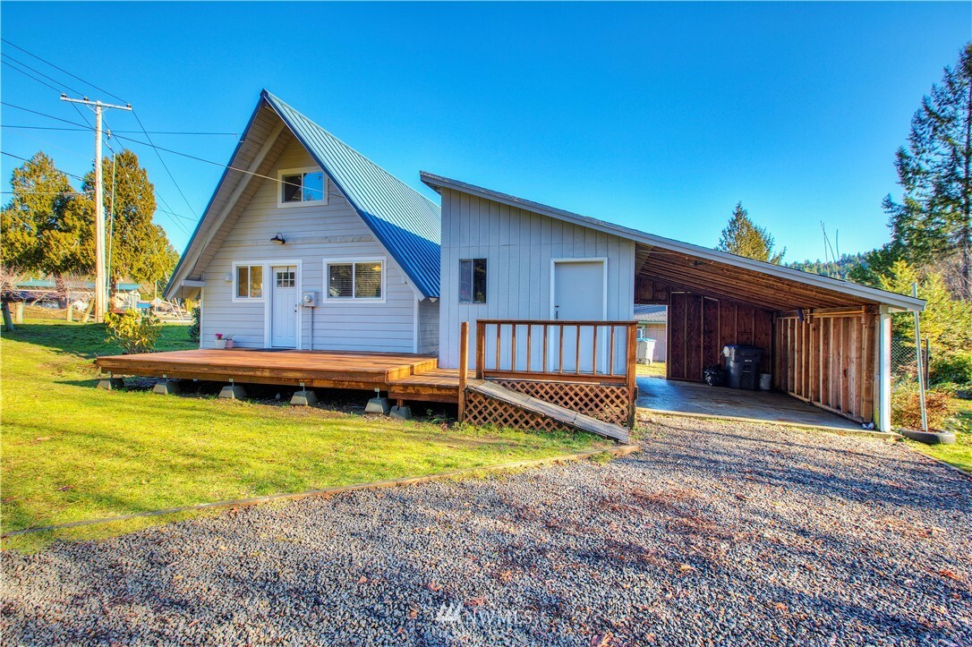 Property Photo:  10 NE Brook Place  WA 98588 