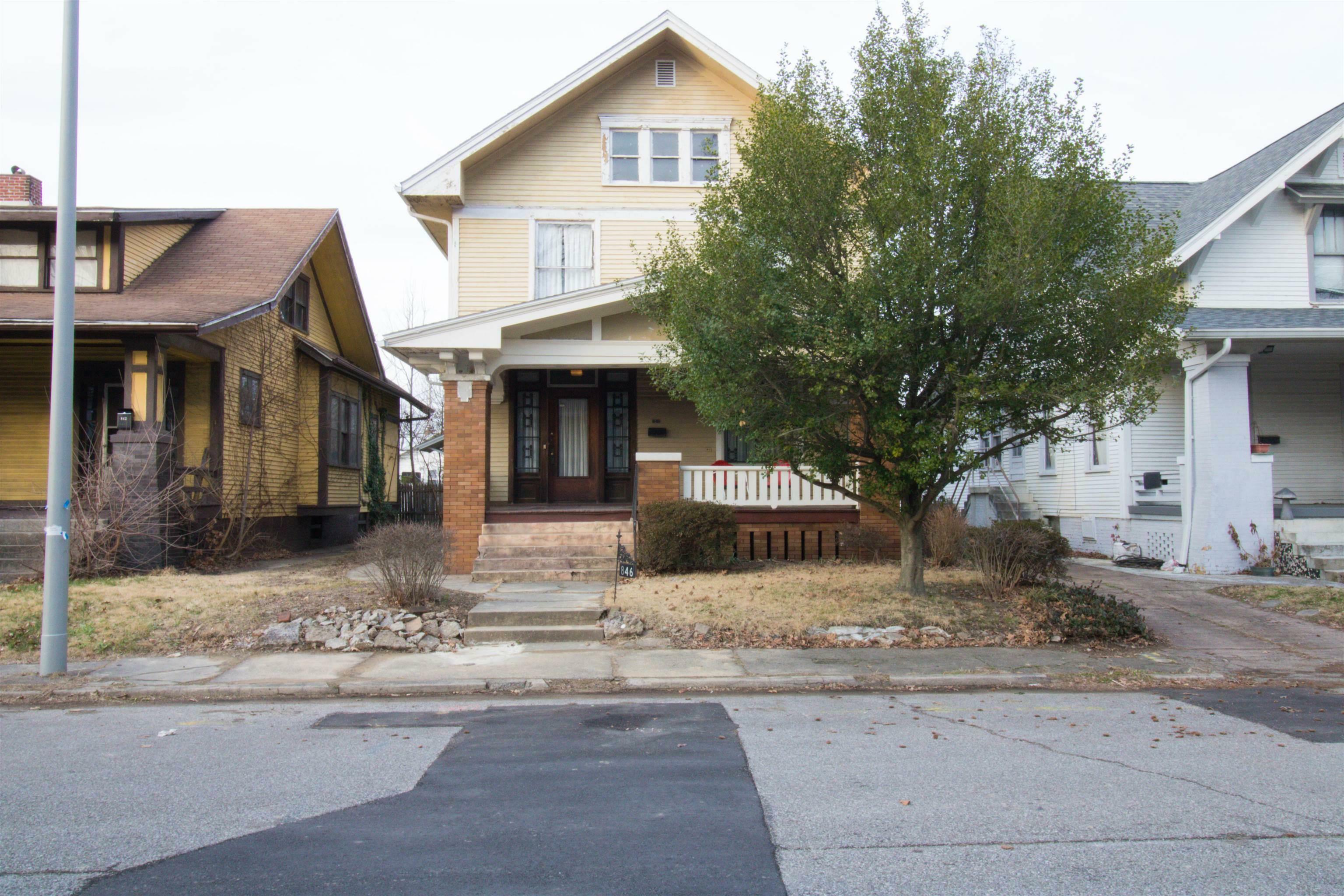 Property Photo:  846 E Gum Street  IN 47713 