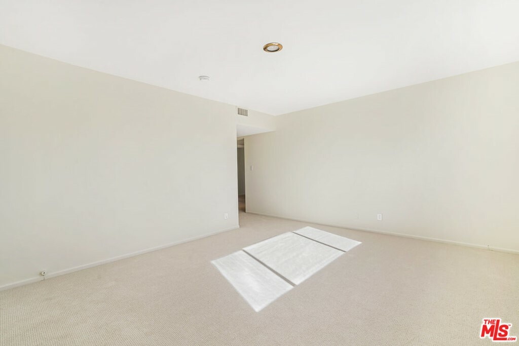 Property Photo:  1539 N Laurel Avenue 16  CA 90046 