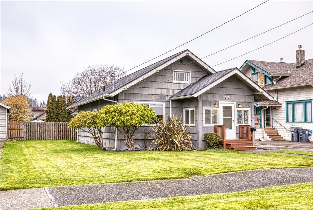 Property Photo:  814 1st Street  WA 98550 