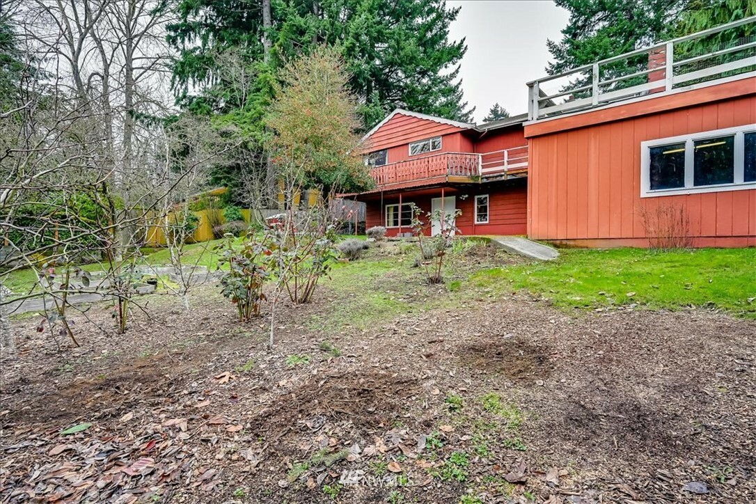 Property Photo:  2000 NE 27th Street  WA 98056 