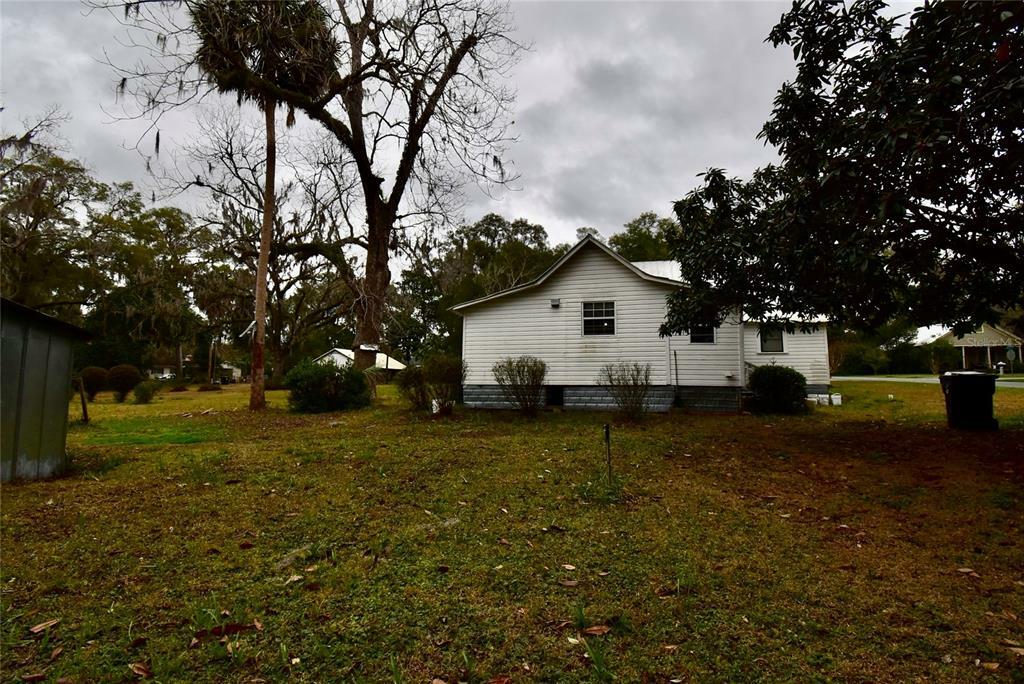 Property Photo:  206 NW 1st Street  FL 32696 