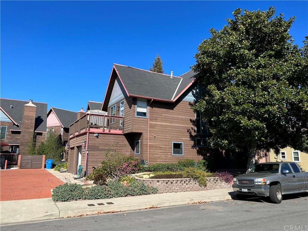 Property Photo:  720 Leff Street  CA 93401 