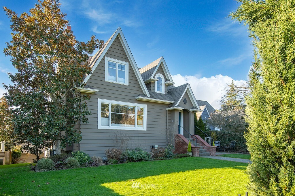 Property Photo: 3875 43rd Avenue NE WA 98105