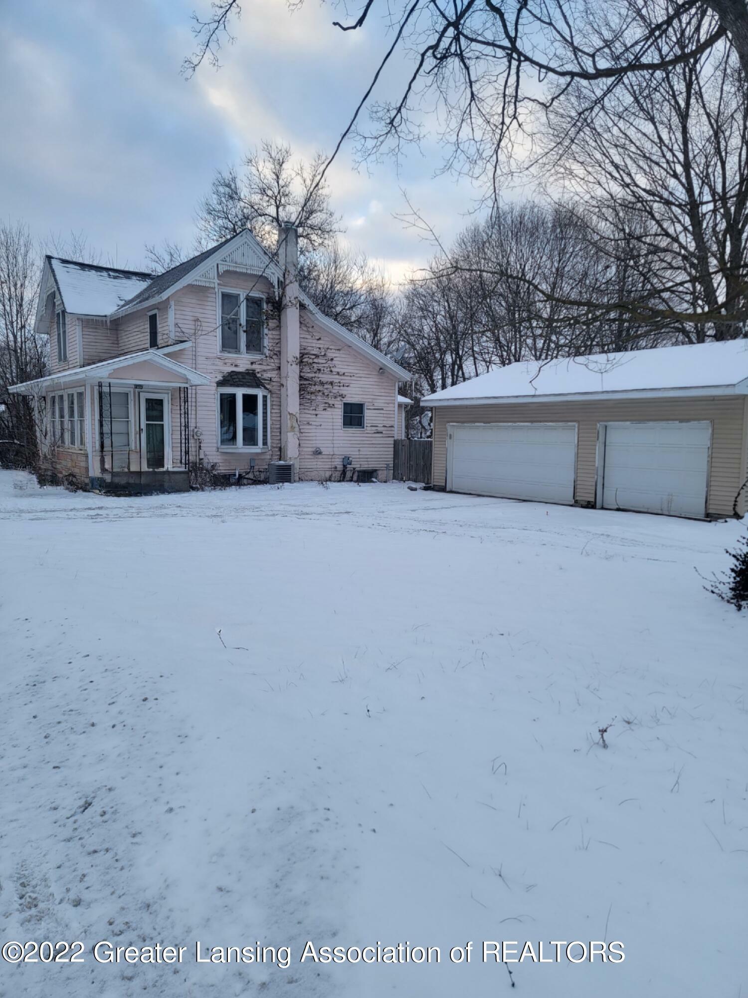 Property Photo:  206 W Shepherd Street  MI 48813 