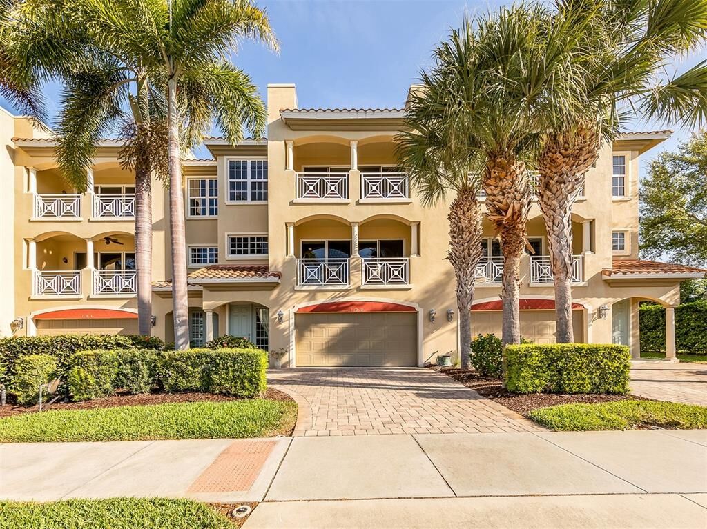 Property Photo:  702 Granada Avenue 7  FL 34285 