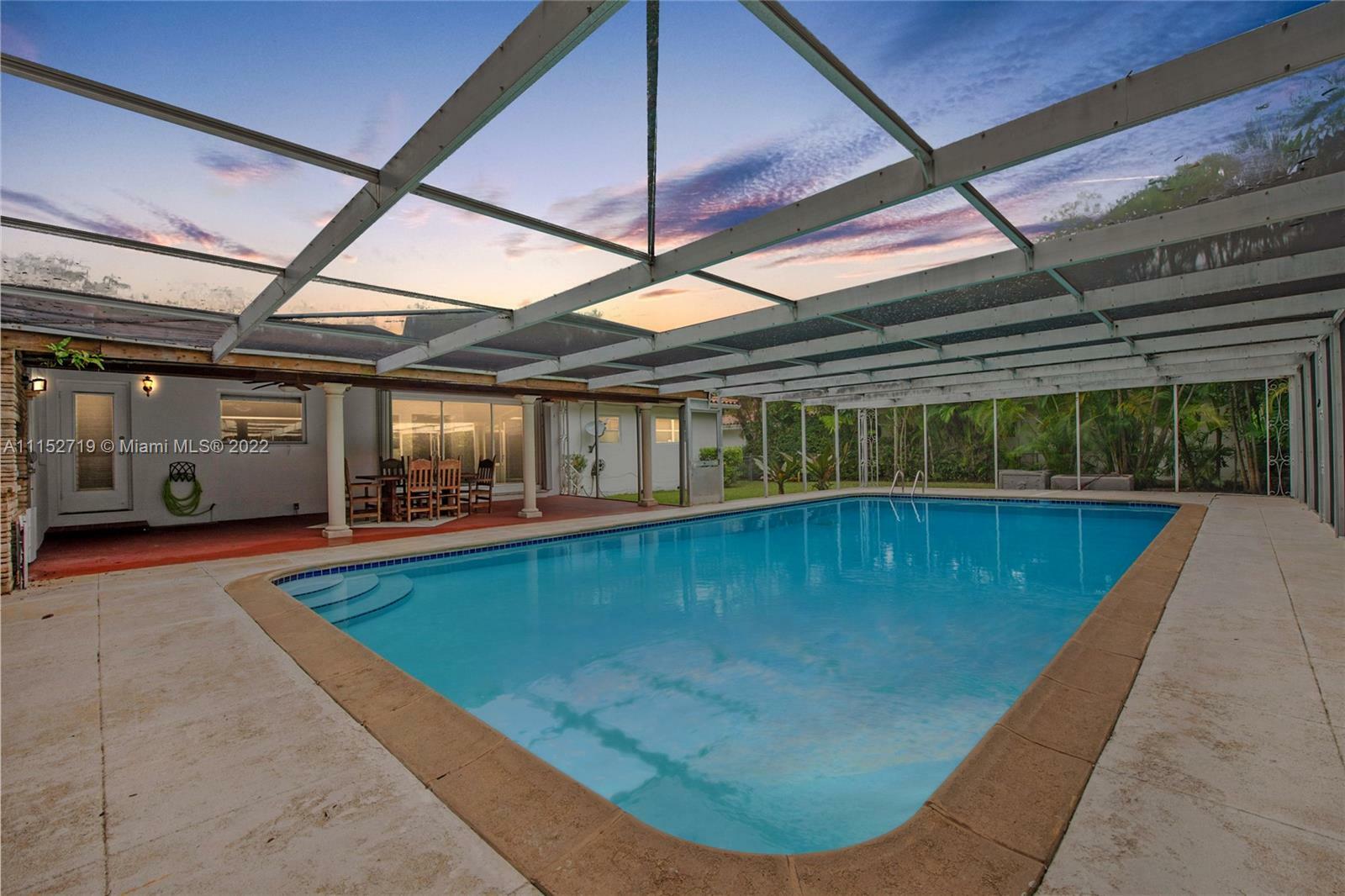 Property Photo: 6820 Granada Blvd FL 33146