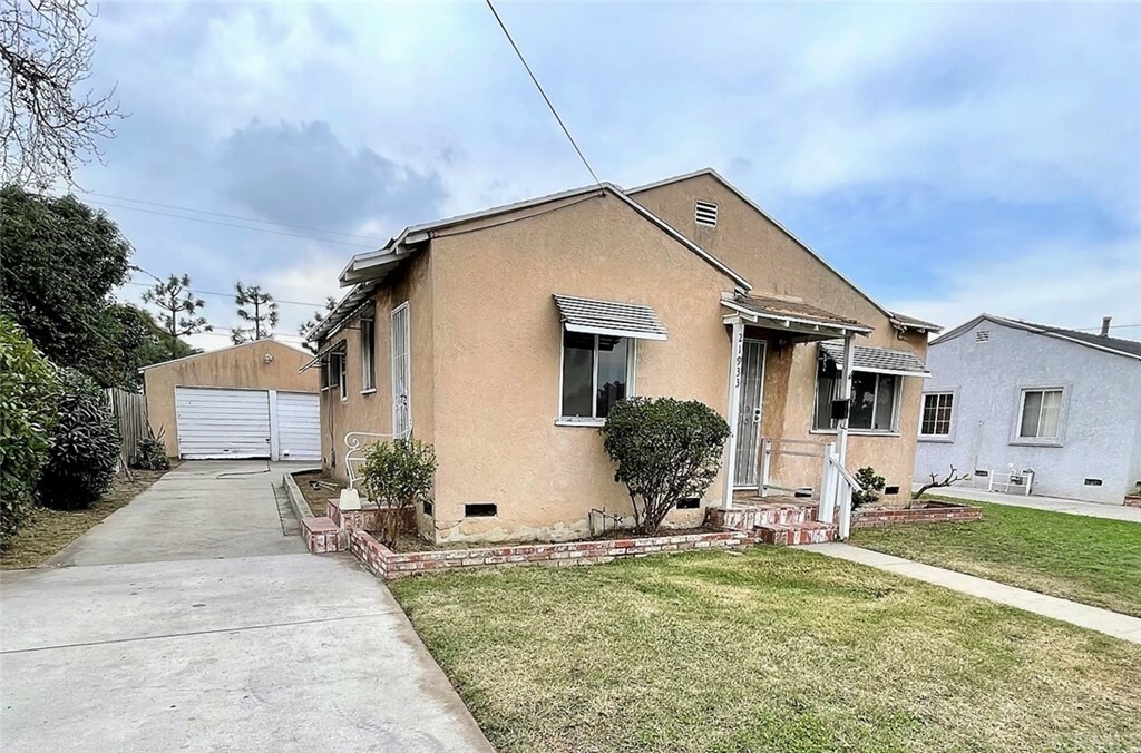 Property Photo: 21933 S Salmon Avenue CA 90810