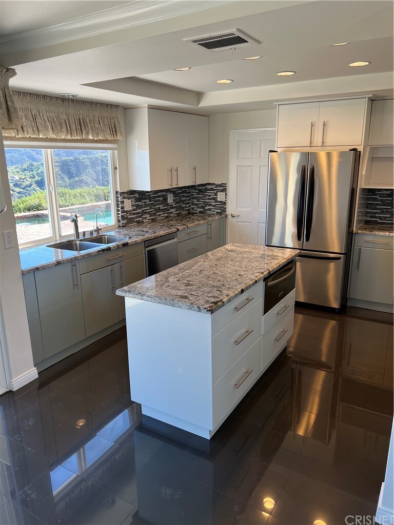 Property Photo:  20138 Greenbriar Drive  CA 91356 
