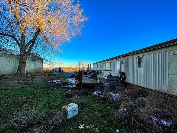 Property Photo:  19910 Road 6 SE  WA 98857 