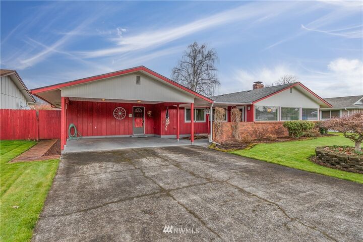 Property Photo:  3834 Oak Street  WA 98632 