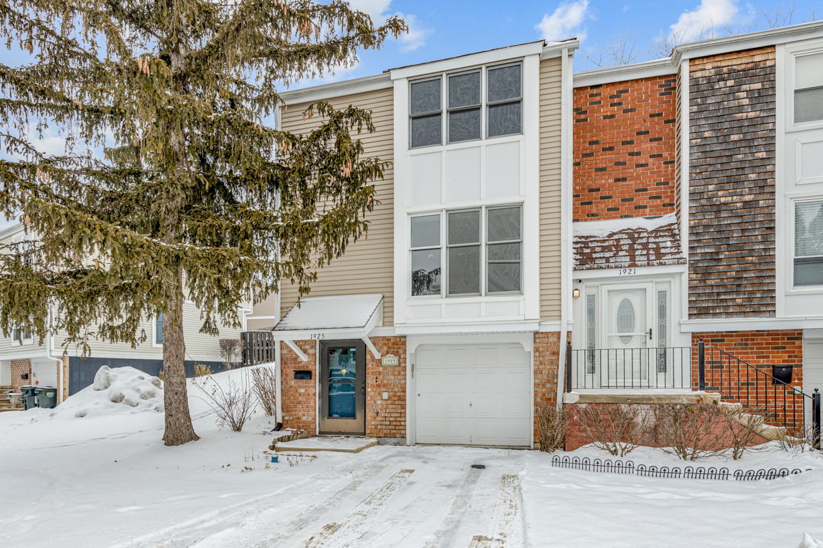 Property Photo:  1925 Williamsburg Drive  IL 60169 