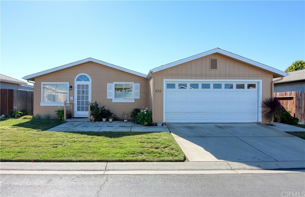 Property Photo:  832 Vista Del Rio  CA 93458 