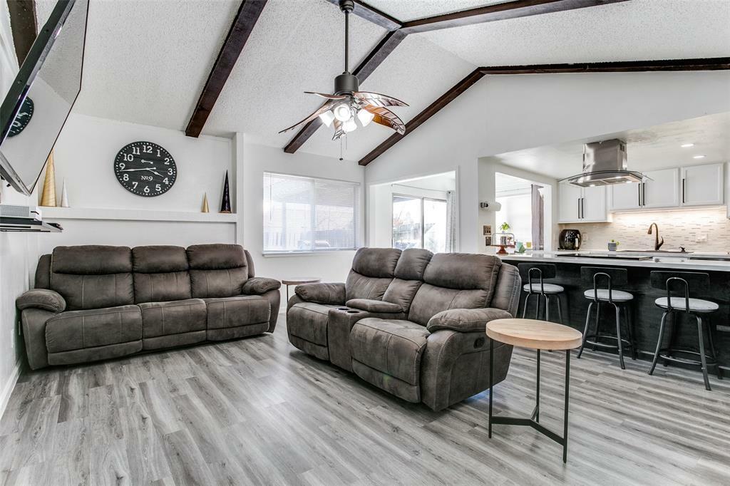 Property Photo: 950 Huntington Drive TX 75067