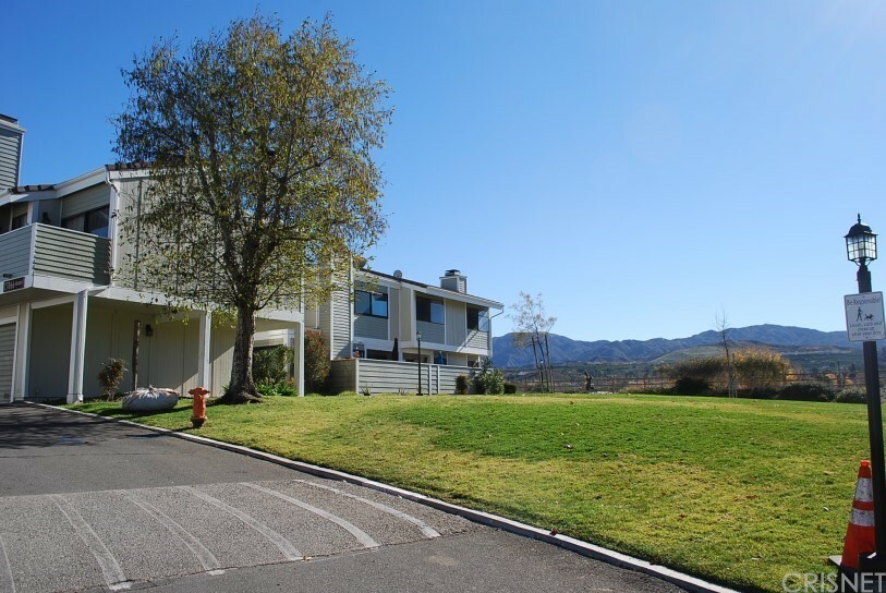 Property Photo:  27066 Hidaway Avenue 1  CA 91351 