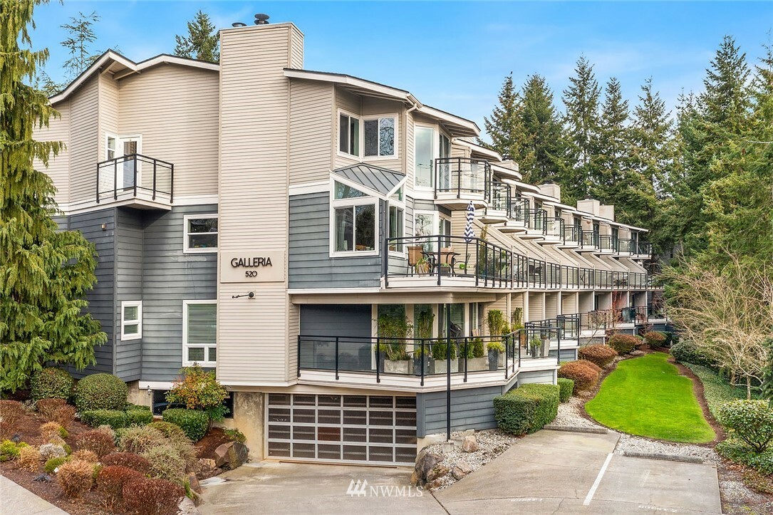 Property Photo: 520 4th Street 31 WA 98033