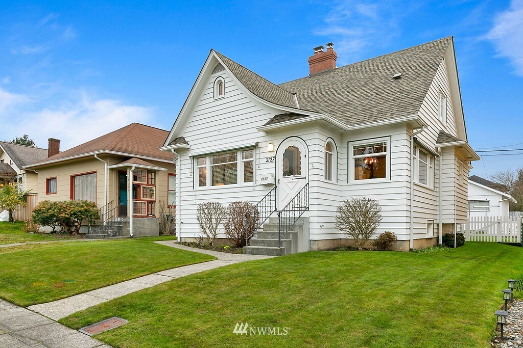 Property Photo:  2127 Rainier Avenue  WA 98201 