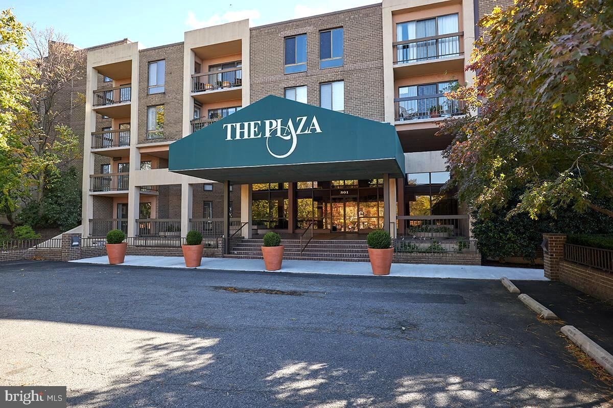 Property Photo:  807 N Howard Street 320  VA 22304 