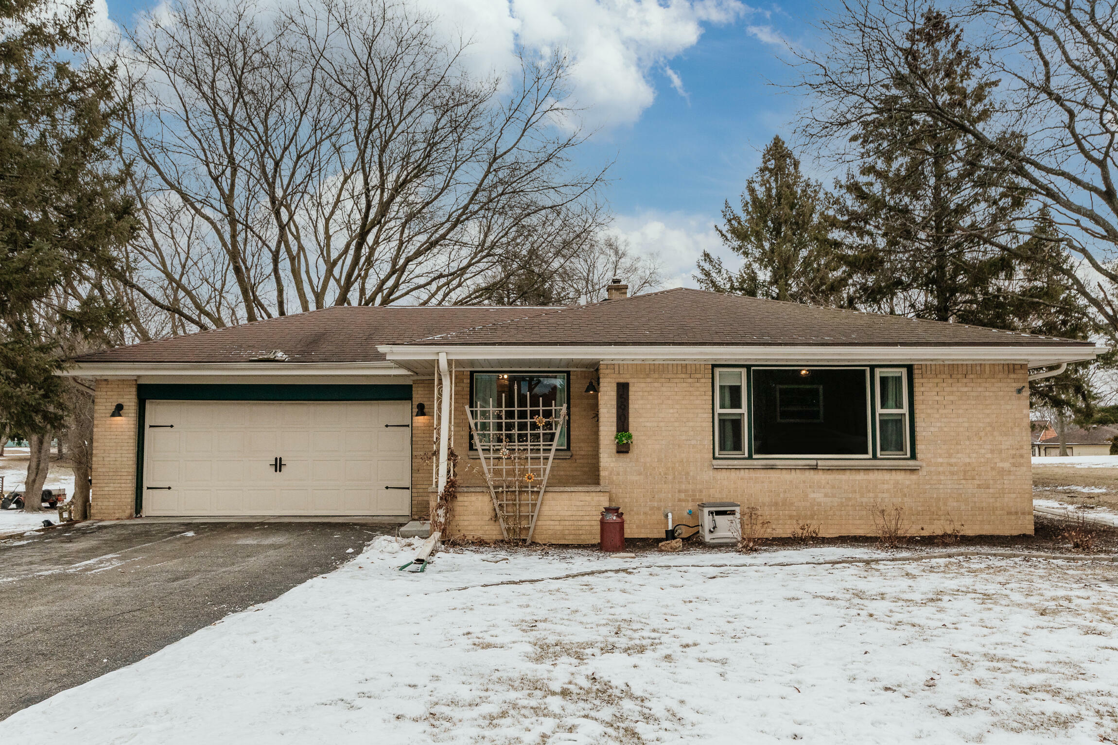 15901 W Mark Dr  New Berlin WI 53151 photo