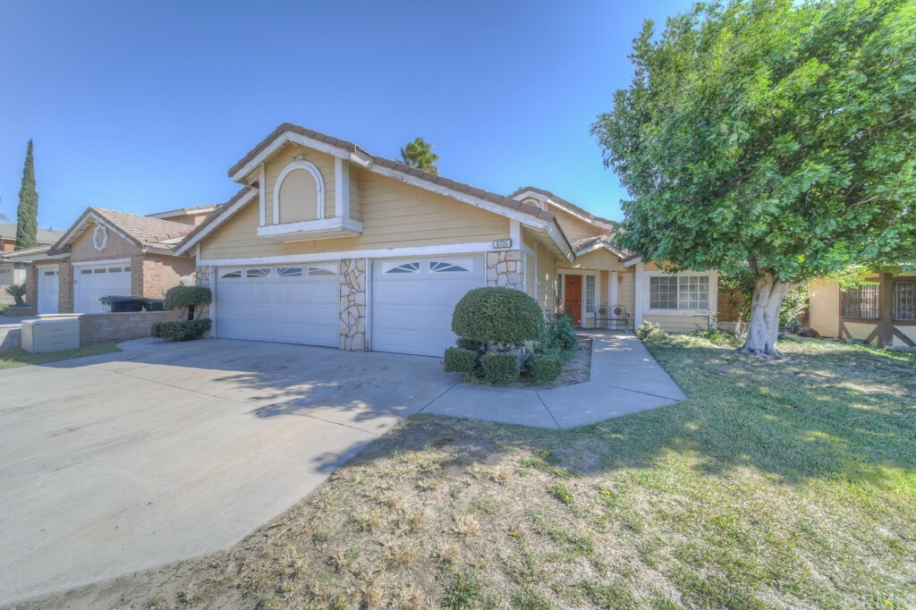 Property Photo:  9735 Lime Avenue  CA 92335 