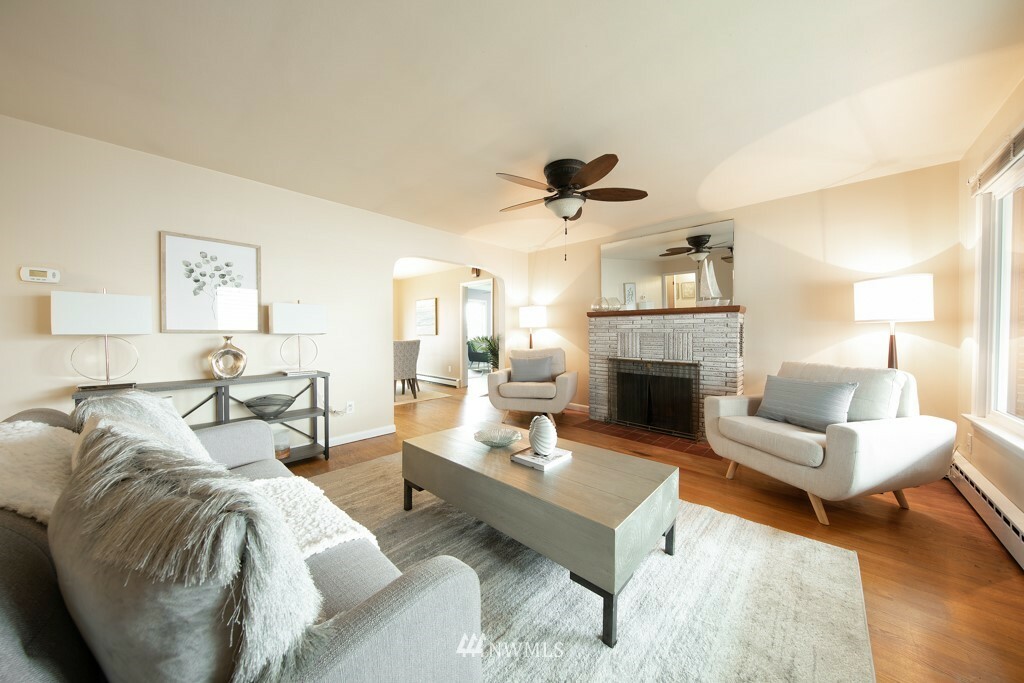 Property Photo: 2119 N 115th Street WA 98133