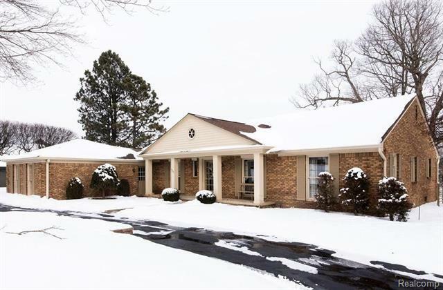 Property Photo:  1217 Hickory Hill Drive  MI 48309 