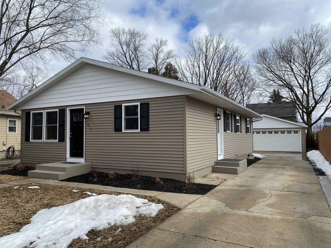 Property Photo:  1613 Bluff St  WI 53511 