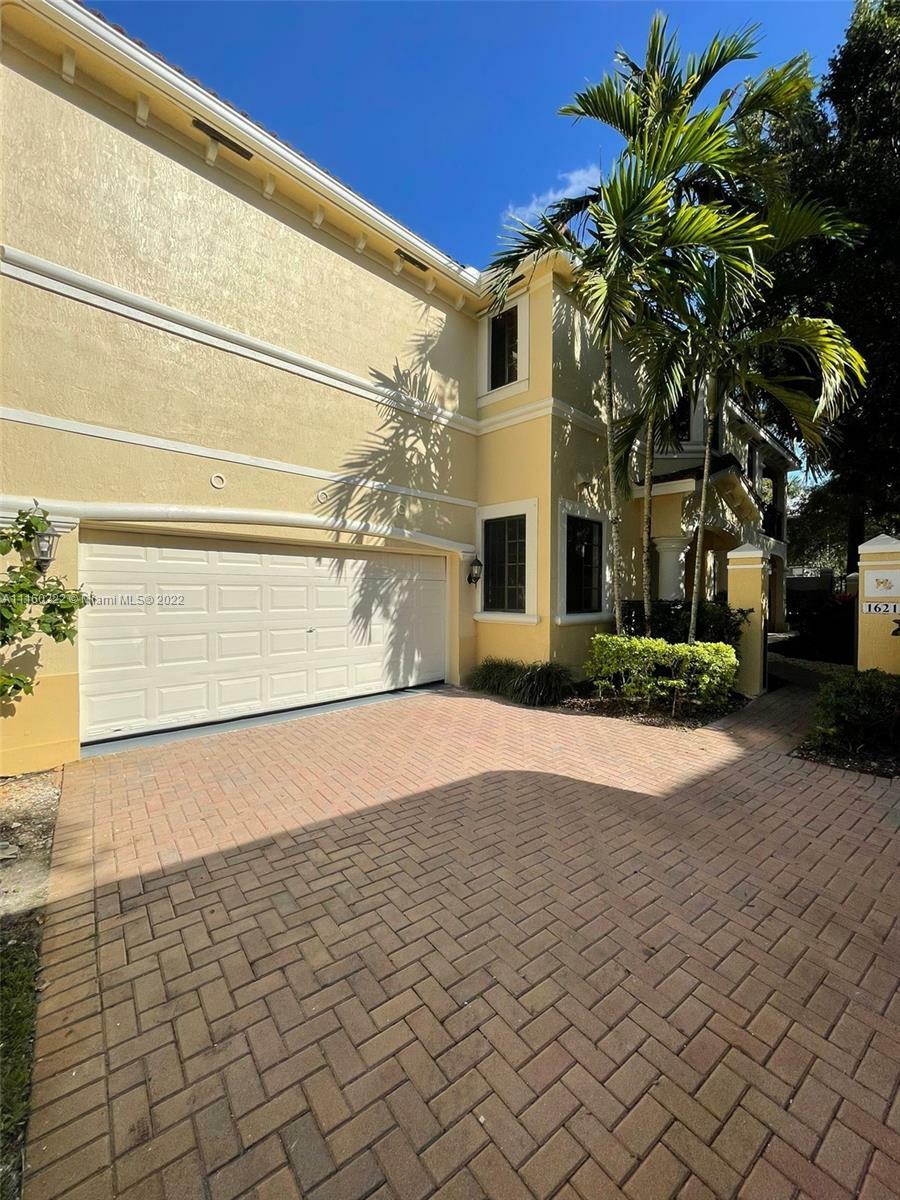 Property Photo: 1621 Passion Vine Cir 14-1 FL 33326