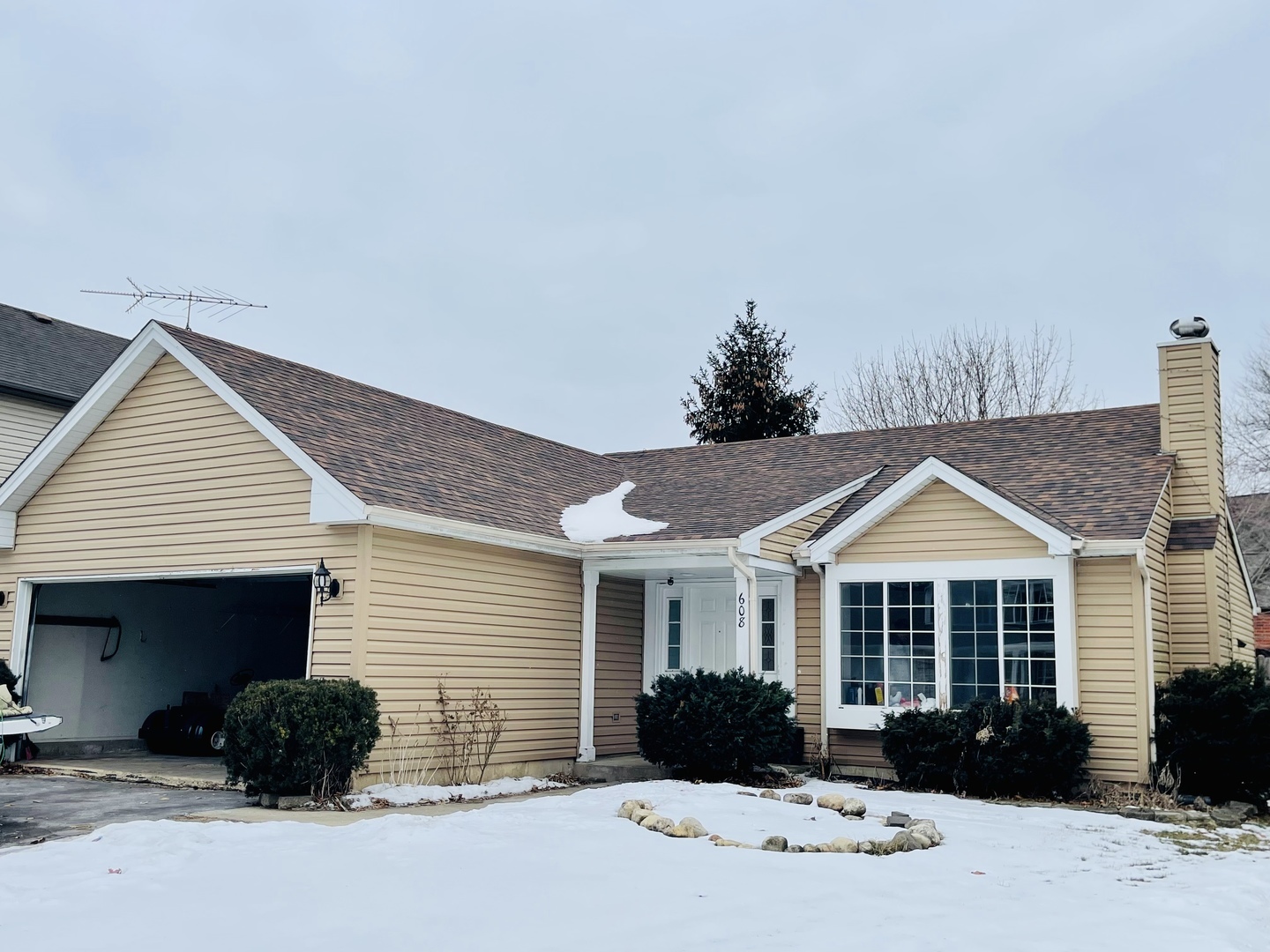 Property Photo:  608 Hampton Circle  IL 60120 