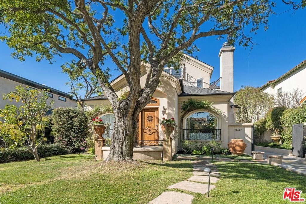 Property Photo: 10377 Ilona Avenue CA 90064
