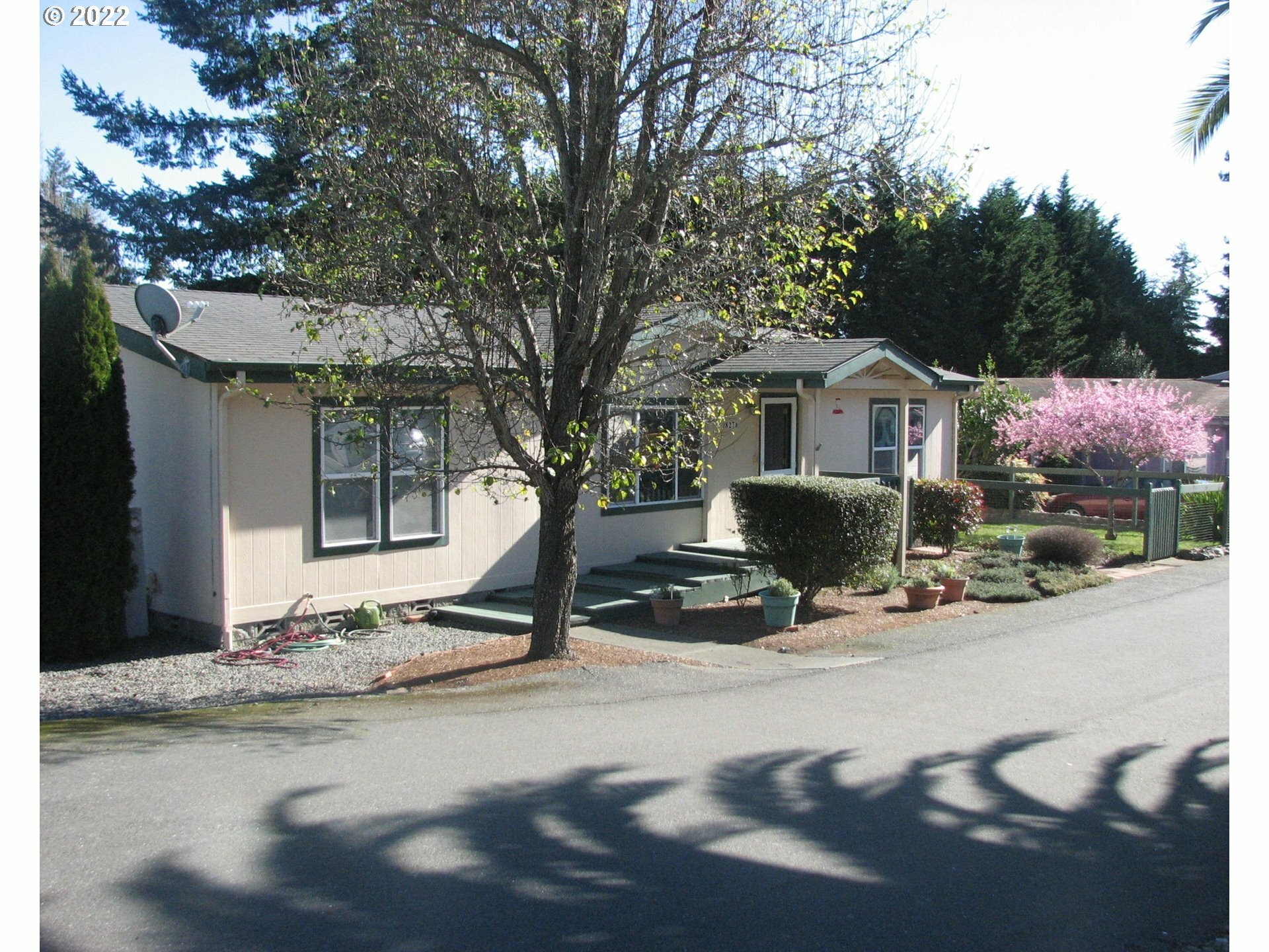 Property Photo:  827 Ransom Ave A  OR 97415 